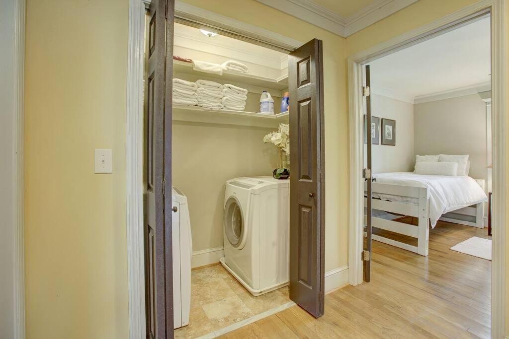 Sleeps16, Spacious Home, Close To Downtown, Beltline, And Walk To Restaurants, 75" Tv, 2 Person Jacuzzi, Ping Pong Atlanta Exterior photo