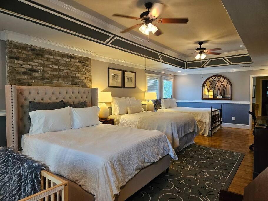 Sleeps16, Spacious Home, Close To Downtown, Beltline, And Walk To Restaurants, 75" Tv, 2 Person Jacuzzi, Ping Pong Atlanta Exterior photo