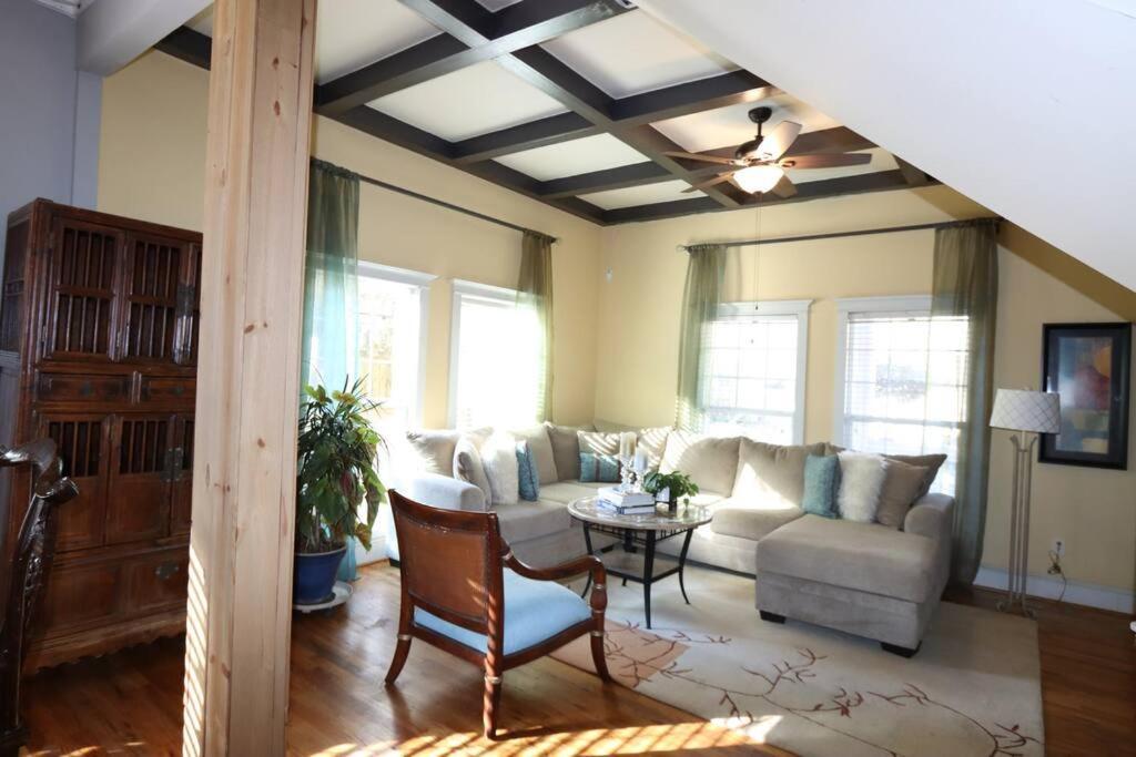 Sleeps16, Spacious Home, Close To Downtown, Beltline, And Walk To Restaurants, 75" Tv, 2 Person Jacuzzi, Ping Pong Atlanta Exterior photo