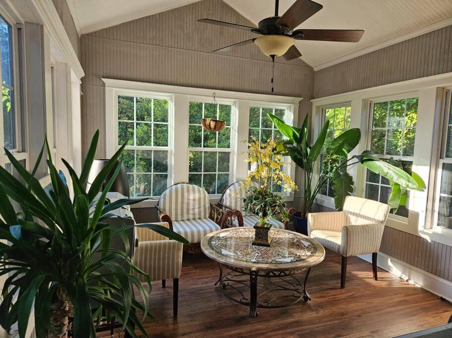 Sleeps16, Spacious Home, Close To Downtown, Beltline, And Walk To Restaurants, 75" Tv, 2 Person Jacuzzi, Ping Pong Atlanta Exterior photo