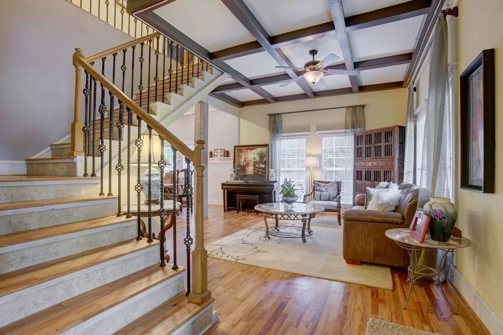 Sleeps16, Spacious Home, Close To Downtown, Beltline, And Walk To Restaurants, 75" Tv, 2 Person Jacuzzi, Ping Pong Atlanta Exterior photo
